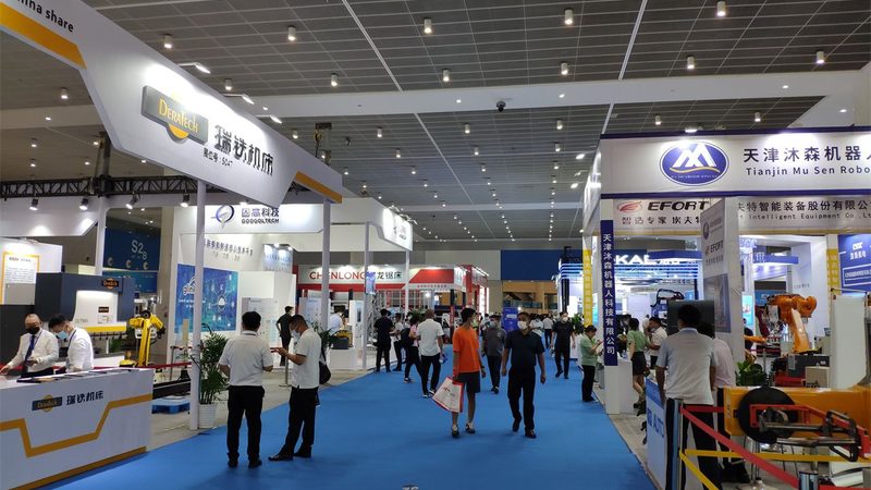 服装店喷绘背景墙加盟代理：揭秘其背后的工艺与价值